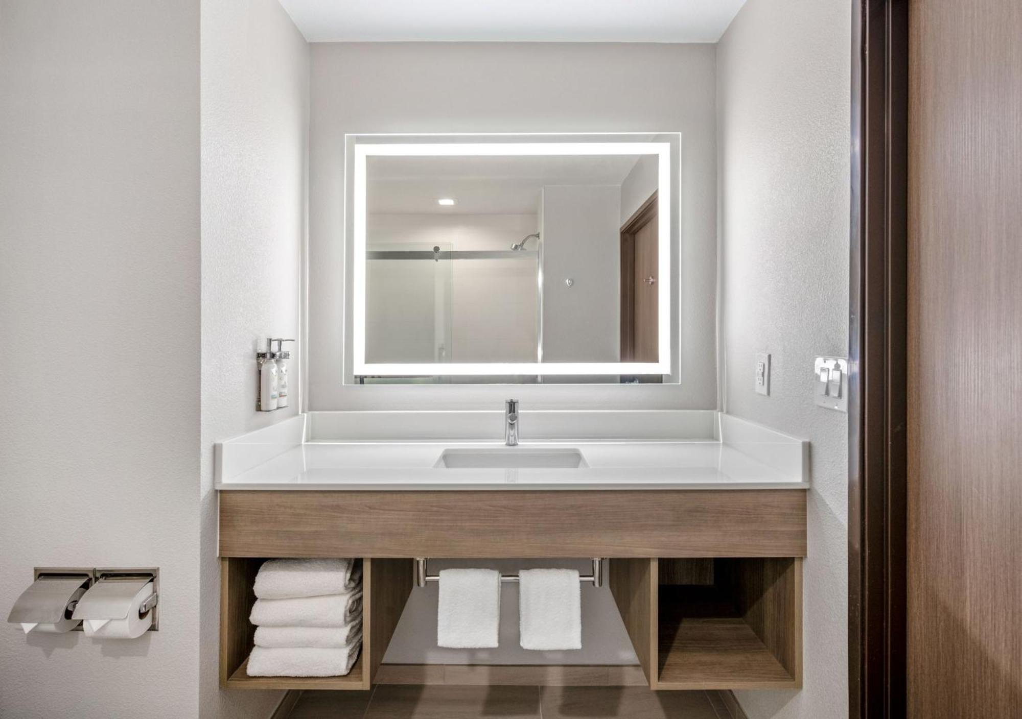 Holiday Inn Express San Diego South - National City By Ihg Экстерьер фото