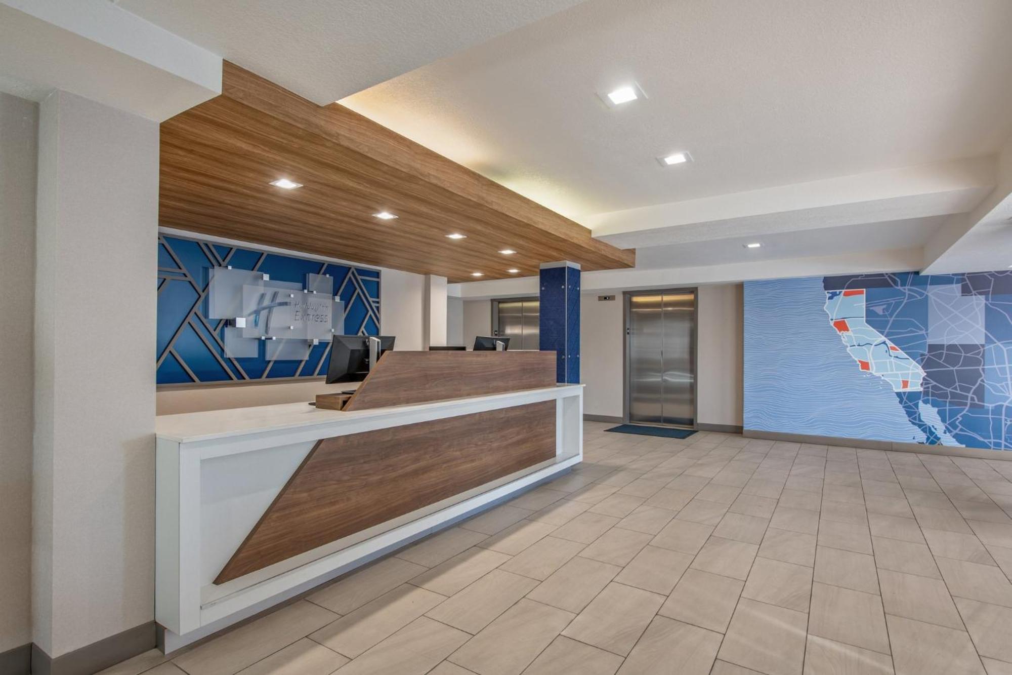 Holiday Inn Express San Diego South - National City By Ihg Экстерьер фото