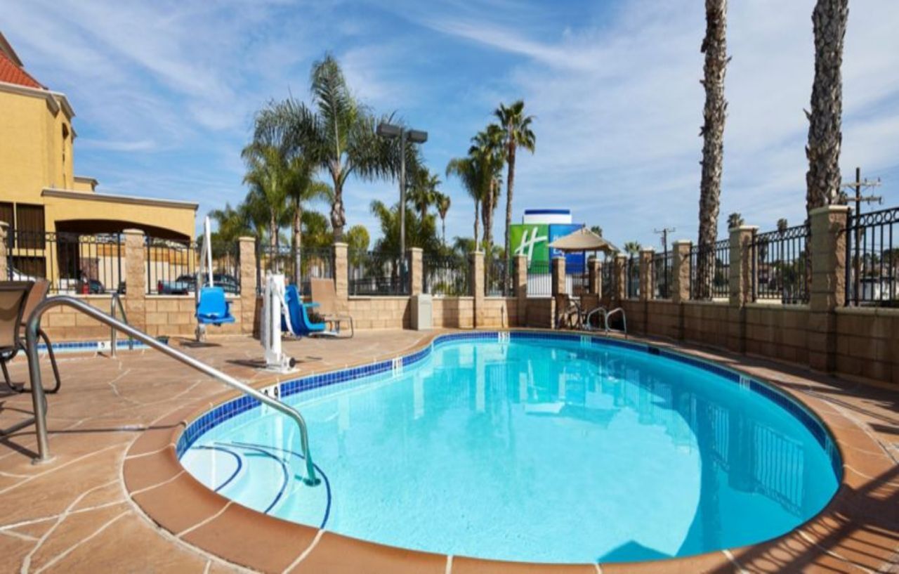 Holiday Inn Express San Diego South - National City By Ihg Экстерьер фото